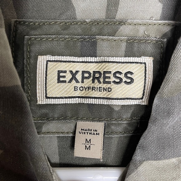Express Boyfriend Oversized Style Camo Button Down Casual Shirt Women's Medium - Picture 3 of 8